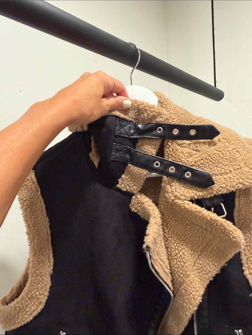 Vero Moda Black & Tan Sherpa Moto Vest - Picture 4 of 5